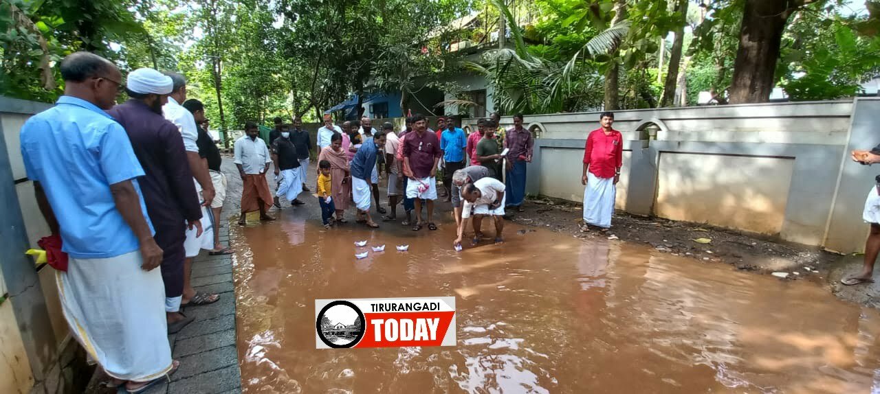 റോഡിലെ വെള്ളക്കെട്ട്: സിപിഎം ഉപരോധ സമരം നടത്തി