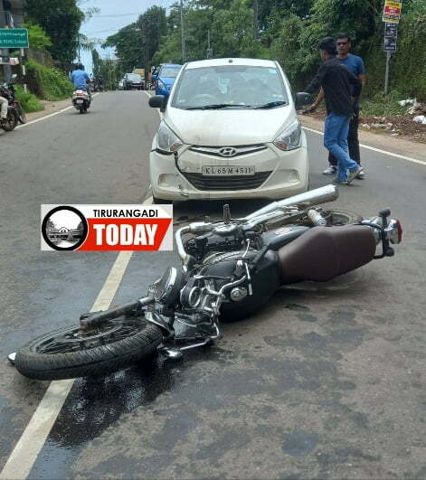 കാറും ബൈക്കും. കൂട്ടിയിടിച്ചു ഒരാൾക്ക് പരിക്ക്