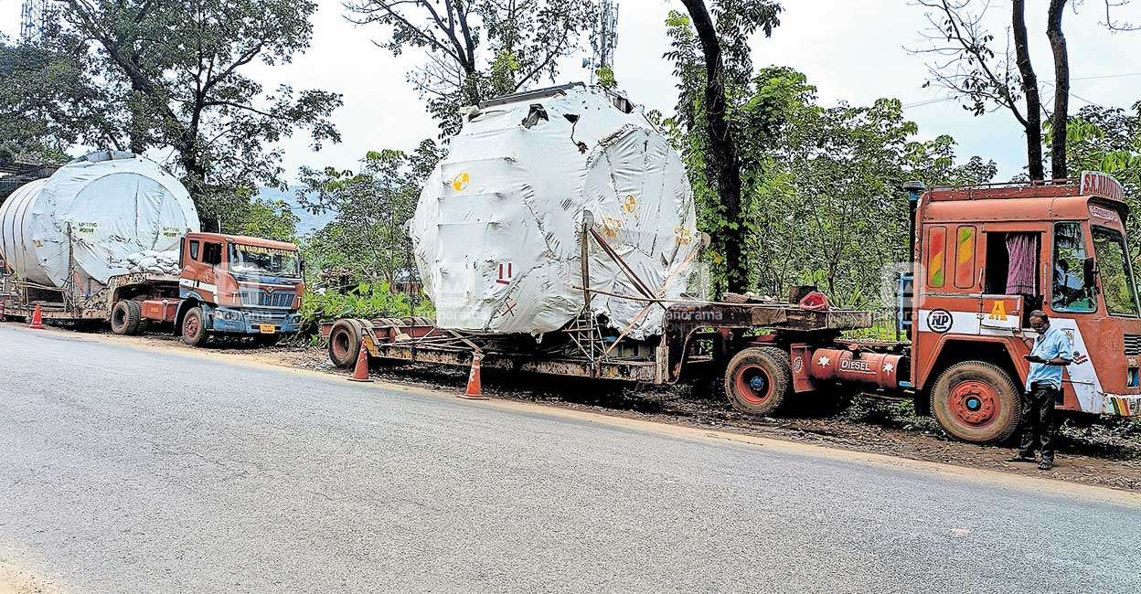 വയനാട് ചുരത്തിൽ ഗതാഗത നിയന്ത്രണം; നാളെ രാത്രി എട്ടിനുശേഷം വാഹനങ്ങൾ കടത്തി വിടില്ല