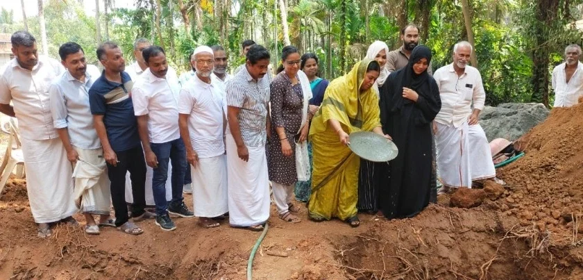 സ്മാര്‍ട്ട് അംഗണ്‍വാടി പദ്ധതി ; കുറുവില്‍കുണ്ട് അങ്കണ്‍വാടിയുടെ തറക്കല്ലിടല്‍ കര്‍മ്മം നടന്നു