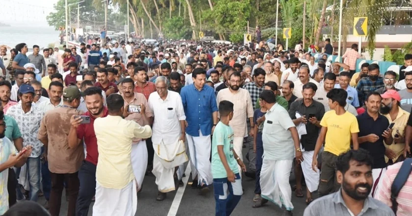 നിള ടൂറിസം പാലവും നിളയോര പാതയും മന്ത്രി പി.എ മുഹമ്മദ് റിയാസ് നാടിന് സമര്‍പ്പിച്ചു