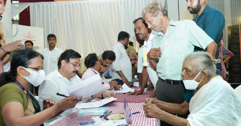 <strong>അദാലത്തിൽ വിനോദിനിയമ്മക്ക് ആശ്വാസം; ഇനി പെൻഷൻ മുടങ്ങില്ല</strong>