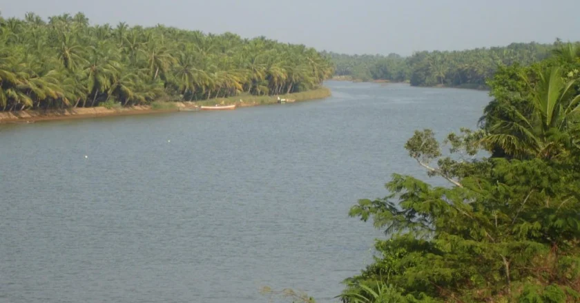 പൂരപ്പുഴയിൽ വീണ്ടും ബോട്ടപകടം