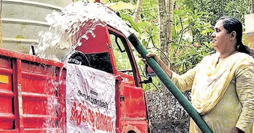 കടുത്ത വേനലില്‍ ജലക്ഷാമം അനുഭവിക്കുന്നവര്‍ക്ക് സൗജന്യമായി വെള്ളം കൊടുത്ത് മാതൃകയാകുകയാണ് ഒരു കുടുംബം