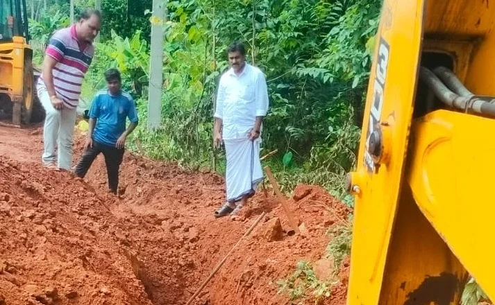 കക്കാട് പൈപ്പ് ലൈന്‍ സ്ഥാപിക്കുന്നത് പൂര്‍ത്തിയാകുന്നു ; കുടിവെള്ള വിതരണം രണ്ട് ആഴ്ച്ചക്കകം പുന:സ്ഥാപിക്കുമെന്ന് കെഎന്‍ആര്‍സി