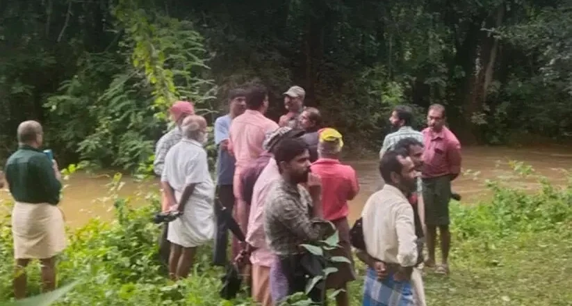 പുല്ലരിയാന്‍ പോയയാളെ കാണാതായി; പുഴയുടെ തീരത്ത് വലിച്ചിഴച്ചതിന്റെ അടയാളങ്ങള്‍, ഡാമിന്റെ ഷട്ടര്‍ അടച്ച് പരിശോധന