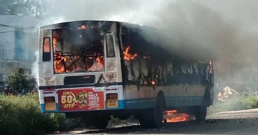 നിരവധി യാത്രക്കാരുമായി പോയ കെഎസ്ആര്‍ടിസി ബസ്സിന് തീപിടിച്ചു, ബസ് പൂര്‍ണമായും കത്തി നശിച്ചു