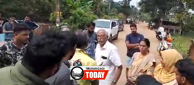 റോഡ് തകർന്നത് സംബന്ധിച്ച് പരാതി പറയുന്നതിനിടെ ജനപ്രതിനിധിയും നാട്ടുകാരും തമ്മിൽ വാക്കേറ്റം