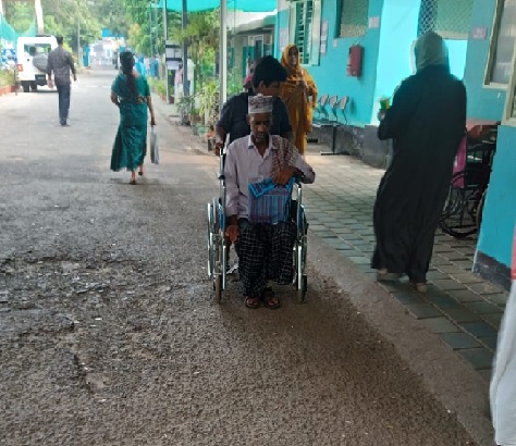 തിരൂങ്ങാടി താലൂക്ക് ആശുപത്രിയിലെ റോഡുകളുടെ ശോചനീയാവസ്ഥ പരിഹരിക്കണം ; നിവേദനം നല്‍കി