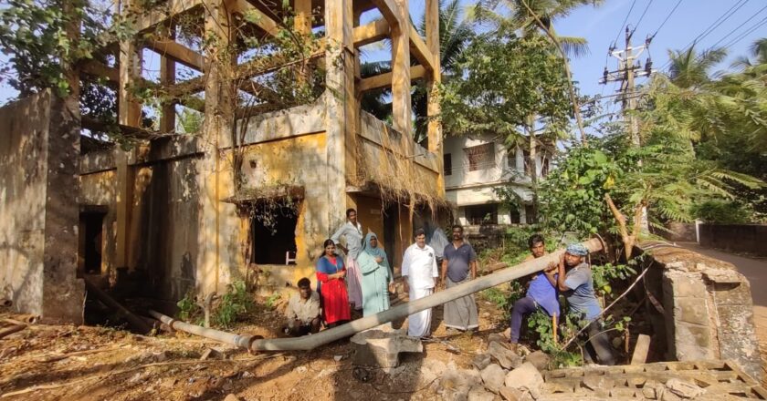 തിരൂരങ്ങാടി നഗരസഭ സമഗ്ര കൂടി വെള്ള പദ്ധതിയില്‍ കക്കാട് പുതിയ വാട്ടര്‍ ടാങ്ക് നിര്‍മിക്കുന്നു ; പഴയ ടാങ്ക് പൊളിക്കുന്നത് തുടങ്ങി