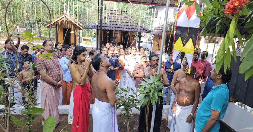 തൃക്കുളം പന്താരങ്ങാടി ശ്രീ കുറുംബാ ഭഗവതി ക്ഷേത്രത്തിലെ താലപ്പൊലി മഹോത്സവത്തിന് കൊടികയറി