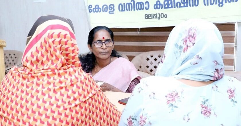 അമ്മയ്ക്കും മകള്‍ക്കും പരസ്പരം കാണാന്‍ അവകാശമുണ്ട്: വനിതാ കമ്മിഷന്‍