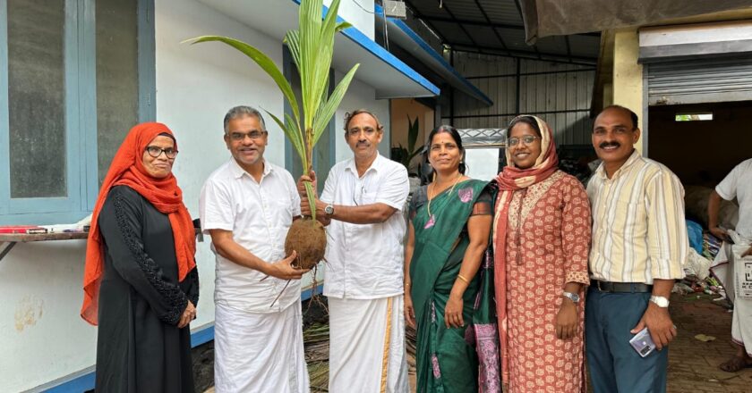 എ.ആര്‍ നഗര്‍ പഞ്ചായത്തില്‍ തെങ്ങിന്‍ തൈകള്‍ വിതരണം ചെയ്തു