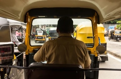 രോഗിയായ വയോധികയെ വഴിയിലിറക്കിവിട്ടു ; ഓട്ടോ ഡ്രൈവറുടെ ലൈസന്‍സ് സസ്‌പെന്‍ഡ് ചെയ്തു