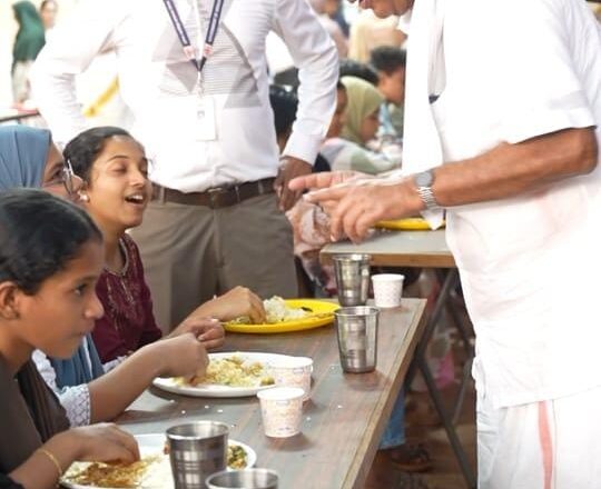 ഭക്ഷണത്തില്‍ കോട്ടൂര്‍ മാജിക് ; ആദ്യ ദിനം കളറാക്കി കോട്ടൂരിന്റെ മാനേജര്‍ കറുത്തേടത്ത് ഇബ്രാഹിം ഹാജി