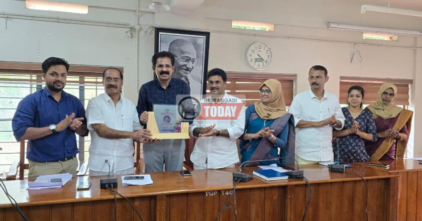 പിഎസ്.എം.ഒ കോളജ് പ്രിന്‍സിപ്പലിനെ നഗരസഭ ആദരിച്ചു