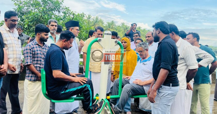 ചാമക്കയം പാർക്കിൽ നഗരസഭ നിർമിച്ച ഓപ്പൺ ജിം തുറന്നു