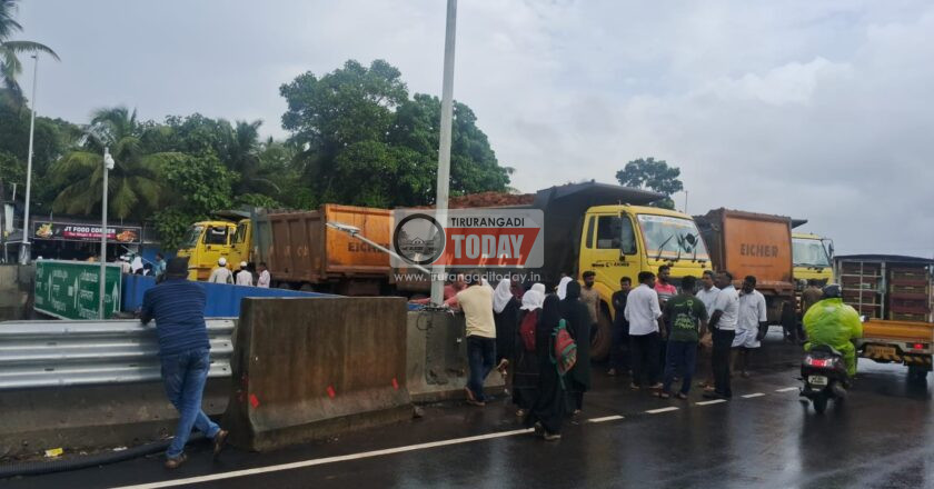 പറഞ്ഞിട്ട് കേട്ടില്ല : സ്‌കൂള്‍ സമയത്ത് നിരത്തിലിറങ്ങിയ ടോറസ് വാഹനങ്ങള്‍ തടഞ്ഞ് നാട്ടുകാര്‍