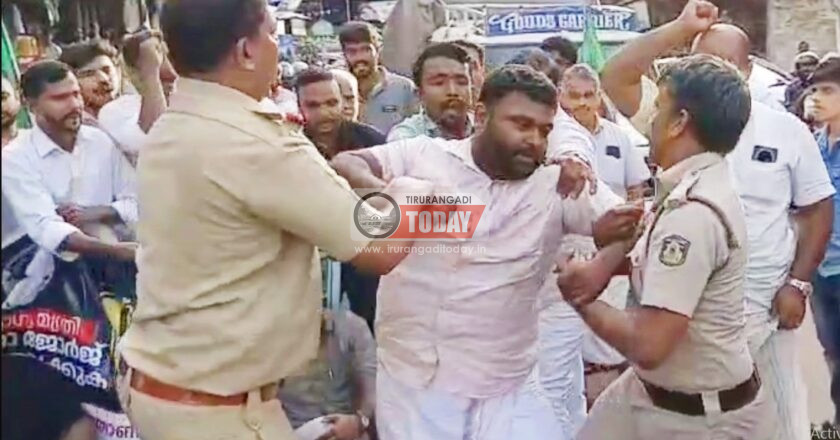 വീണ ജോർജ് രാജിവെക്കുക: യൂത്ത് ലീഗ് കുണ്ടൂരിൽ റോഡ് ഉപരോധിച്ചു