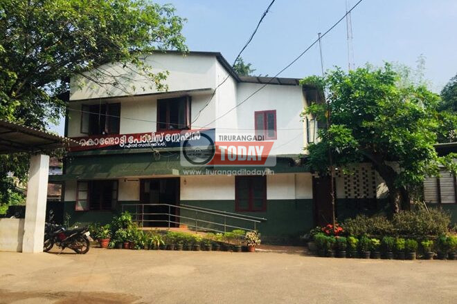 വീട്ടുകാര്‍ പുറത്തുപോയ തക്കത്തിന് അമ്മിക്കല്ലുകൊണ്ട് വീടിന്റെ പിന്‍വാതില്‍ തകര്‍ത്ത് സ്വര്‍ണാഭരണം മോഷ്ടിച്ചു ; 17-കാരന്‍ പിടിയില്‍