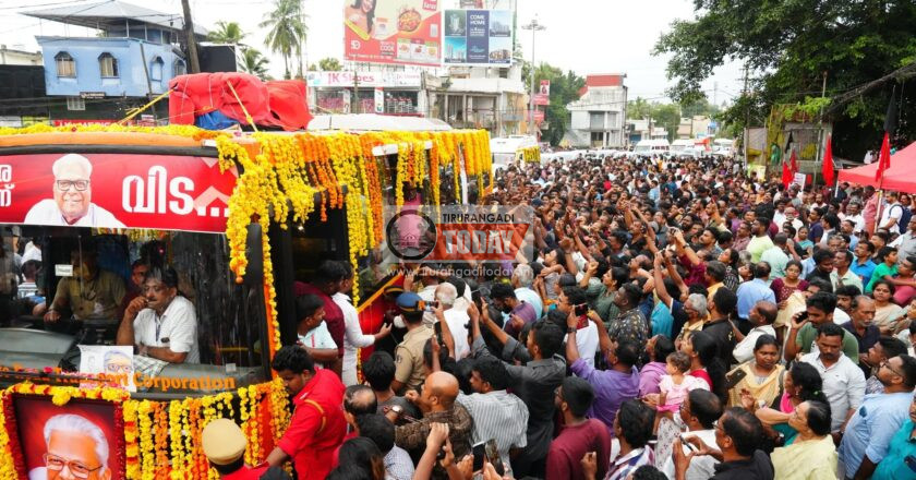 വിഎസ് അച്യുതാനന്ദനെ അവസാനമായി ഒരു നോക്ക് കാണാന്‍ അഭൂതപൂര്‍വമായ ജനക്കൂട്ടം ; സംസ്‌കാര സമയക്രമത്തില്‍ മാറ്റം വരുത്തേണ്ടി വരുമെന്ന് എംവി ഗോവിന്ദന്‍