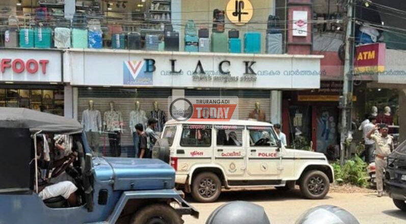 ഓണം ഓഫര്‍ കേട്ട് ഓടിയെത്തി ; തുണിക്കടയിലെ തിക്കിലും തിരക്കിലും ഗ്ലാസ് പൊട്ടി നിരവധി പേര്‍ക്ക് പരിക്ക്