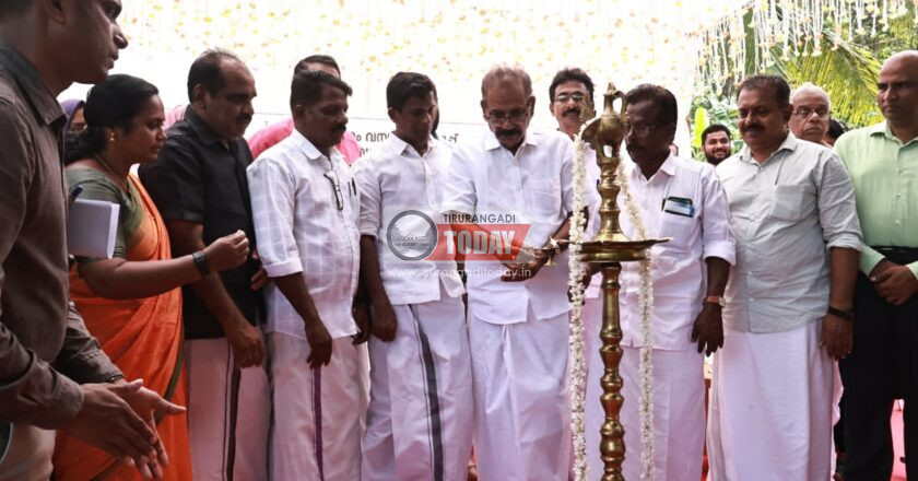 വള്ളിക്കുന്ന് നഗരവനം പദ്ധതിയുടെ ഭാഗമായി നിര്മിച്ച ബോട്ട്ജെട്ടിയുടെയും ബോര്ഡ് വാക്കിന്റെയും ഉദ്ഘാടനം മന്ത്രി എ.കെ.ശശീന്ദ്രന് നിര്വഹിച്ചു