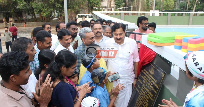 കാട്ടിലങ്ങാടി ഗവ.ഹയർസെക്കൻഡറി സ്കൂളിൽ നിർമിച്ച സ്വമ്മിങ് അക്കാദമിയുടെ ഉദ്ഘാടനവും പുതിയ കെട്ടിട ശിലാസ്ഥാപനവും മന്ത്രി. വി.അബ്ദുറഹ്മാൻ നിർവഹിച്ചു