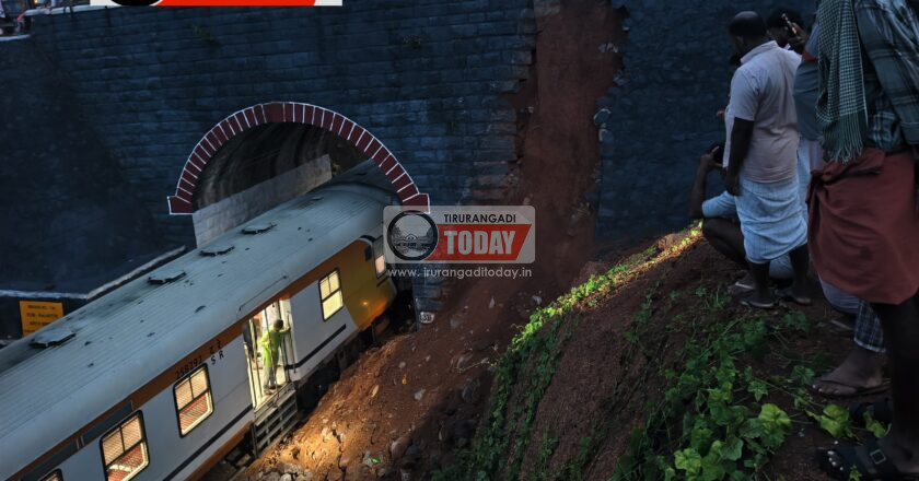 റെയിൽവേ കമാനത്തിൻ്റെ സംരക്ഷണ ഭിത്തി ഇടിഞ്ഞ് ട്രെയിനിന് മുകളിലേക്ക് കല്ലും മണ്ണും വീണു